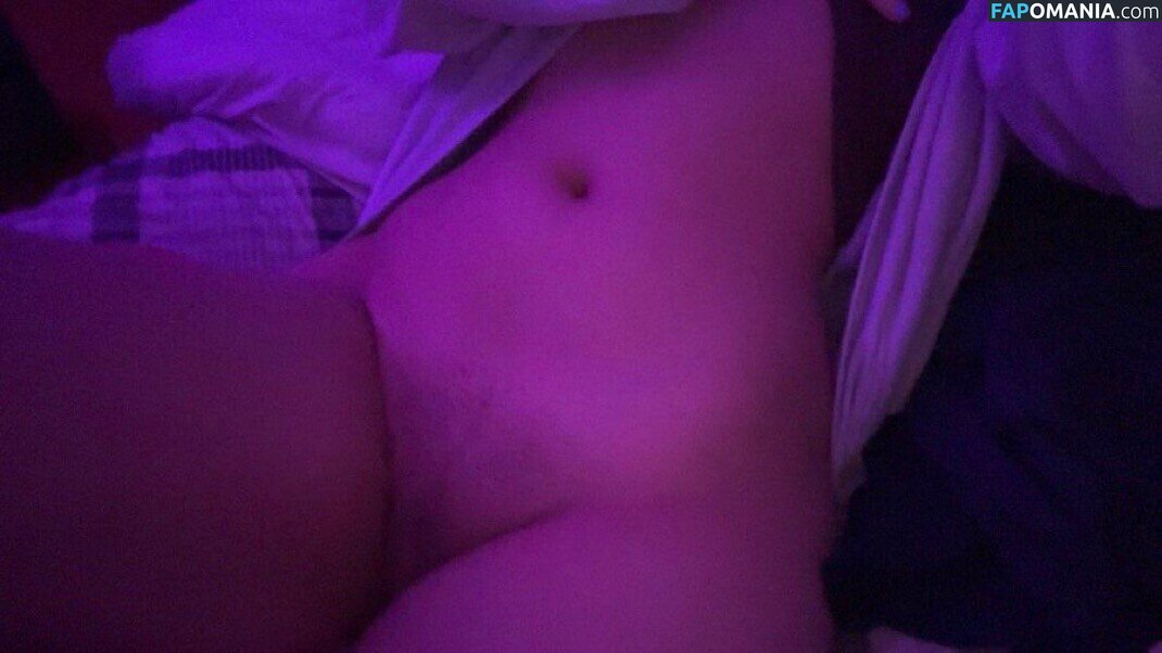 Julia Graham / https: / teasingmoon / teasingmoon... / temptedevil / temptedevil... Naken OnlyFans  Läckta Foto #17