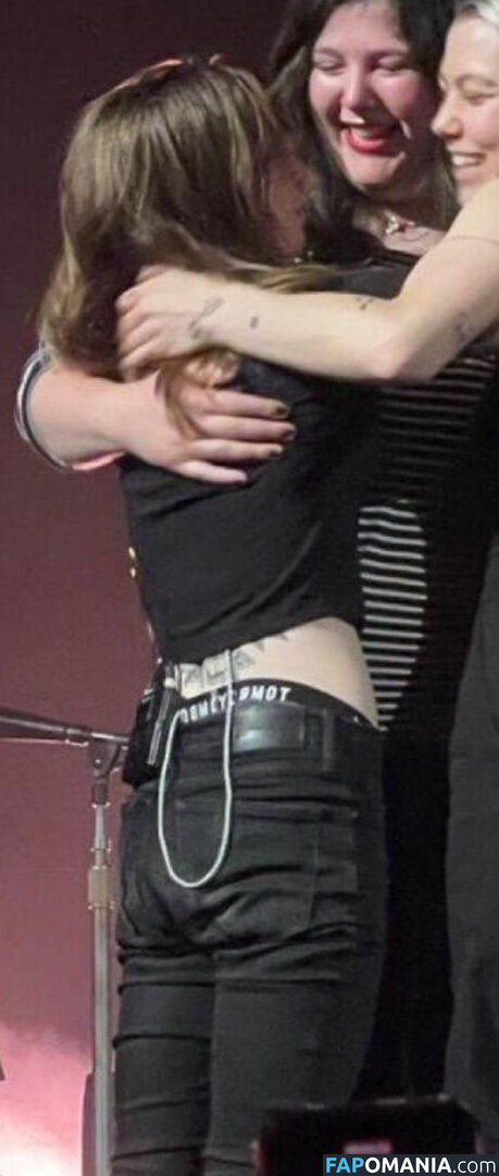 Julien Baker / julienrbaker Naken OnlyFans  Läckta Foto #4