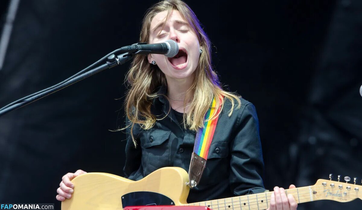 Julien Baker / julienrbaker Naken OnlyFans  Läckta Foto #5