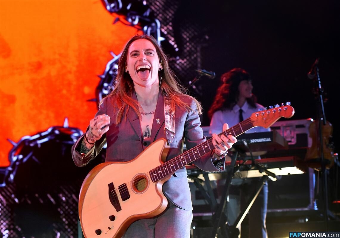 Julien Baker / julienrbaker Naken OnlyFans  Läckta Foto #14