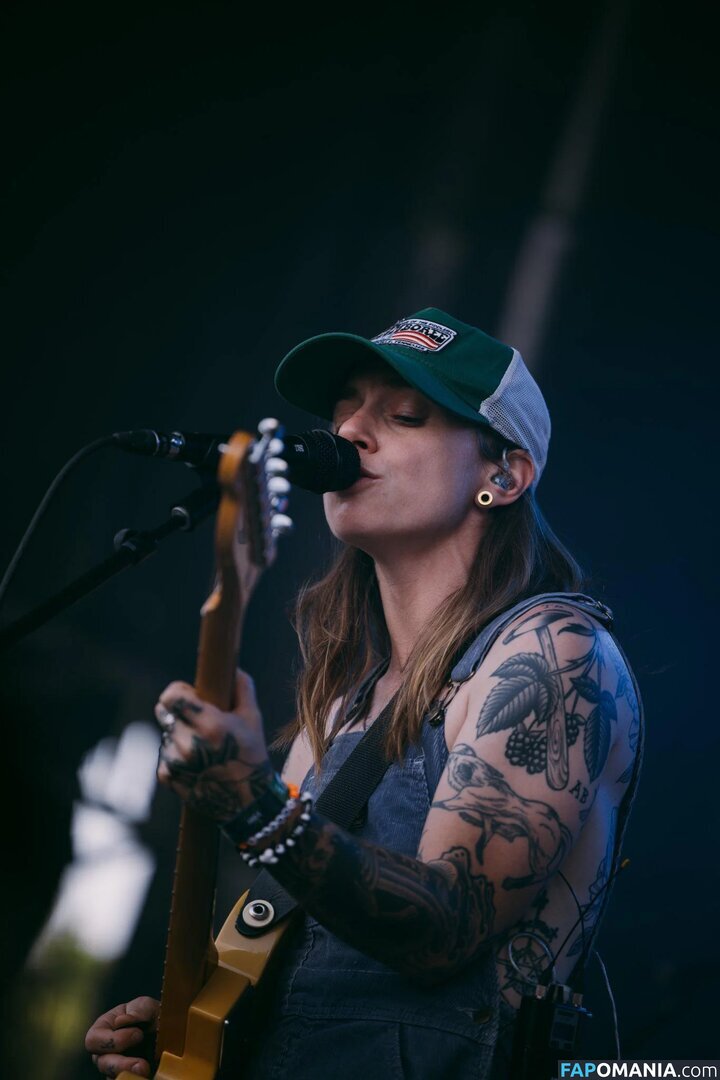 Julien Baker / julienrbaker Naken OnlyFans  Läckta Foto #25
