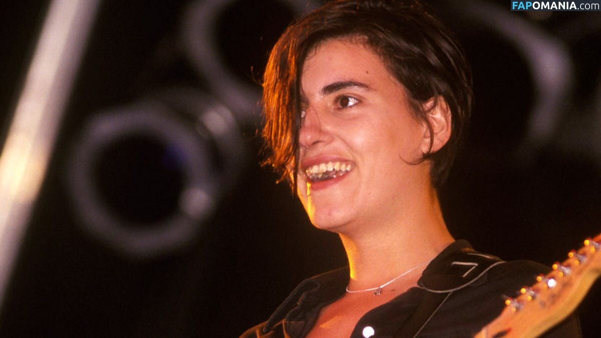 Justine Frischmann Naken OnlyFans  Läckta Foto #3
