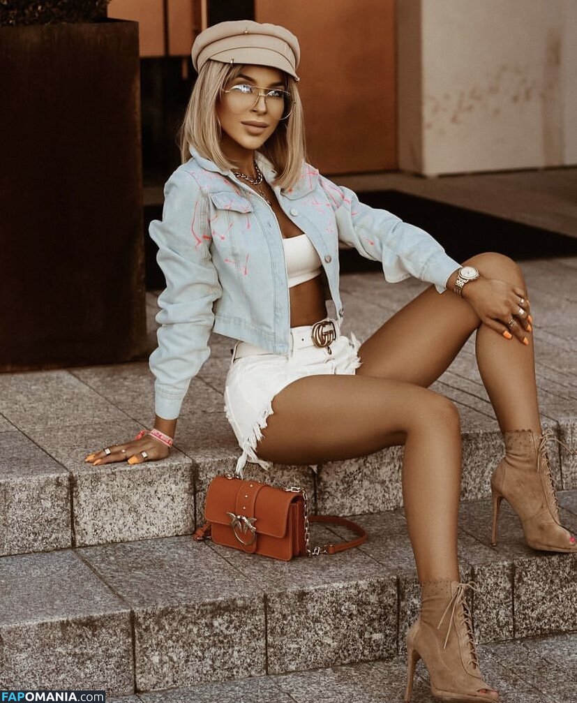 Karolina / brunettedoll77 / karolina_protsenko Naken OnlyFans  Läckta Foto #9