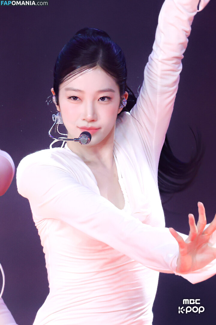 Kazuha Nakamura 中村 一葉 / LESSERAFIM / zuhazana Naken OnlyFans  Läckta Foto #36