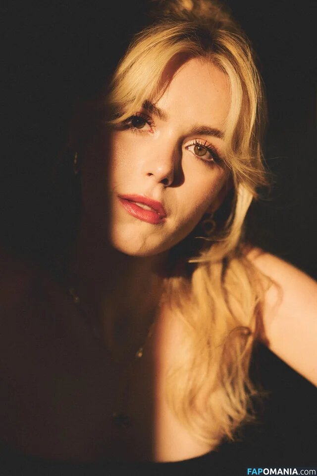 AdventuresSabrina / Kiernan Shipka / kiernanshipka Naken OnlyFans  Läckta Foto #21