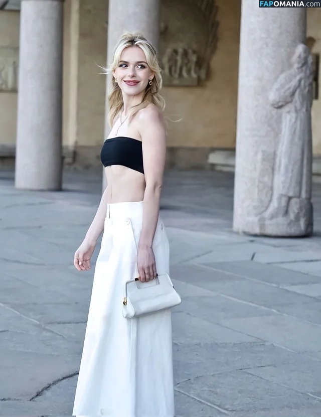 AdventuresSabrina / Kiernan Shipka / kiernanshipka Naken OnlyFans  Läckta Foto #92
