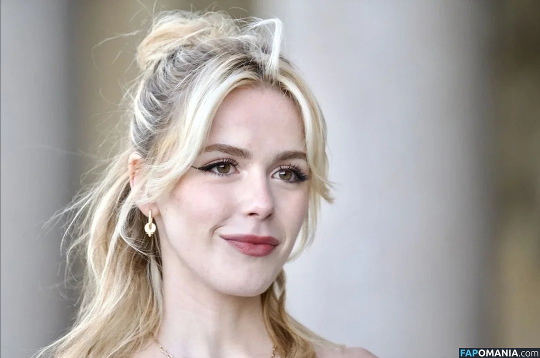 AdventuresSabrina / Kiernan Shipka / kiernanshipka Naken OnlyFans  Läckta Foto #96