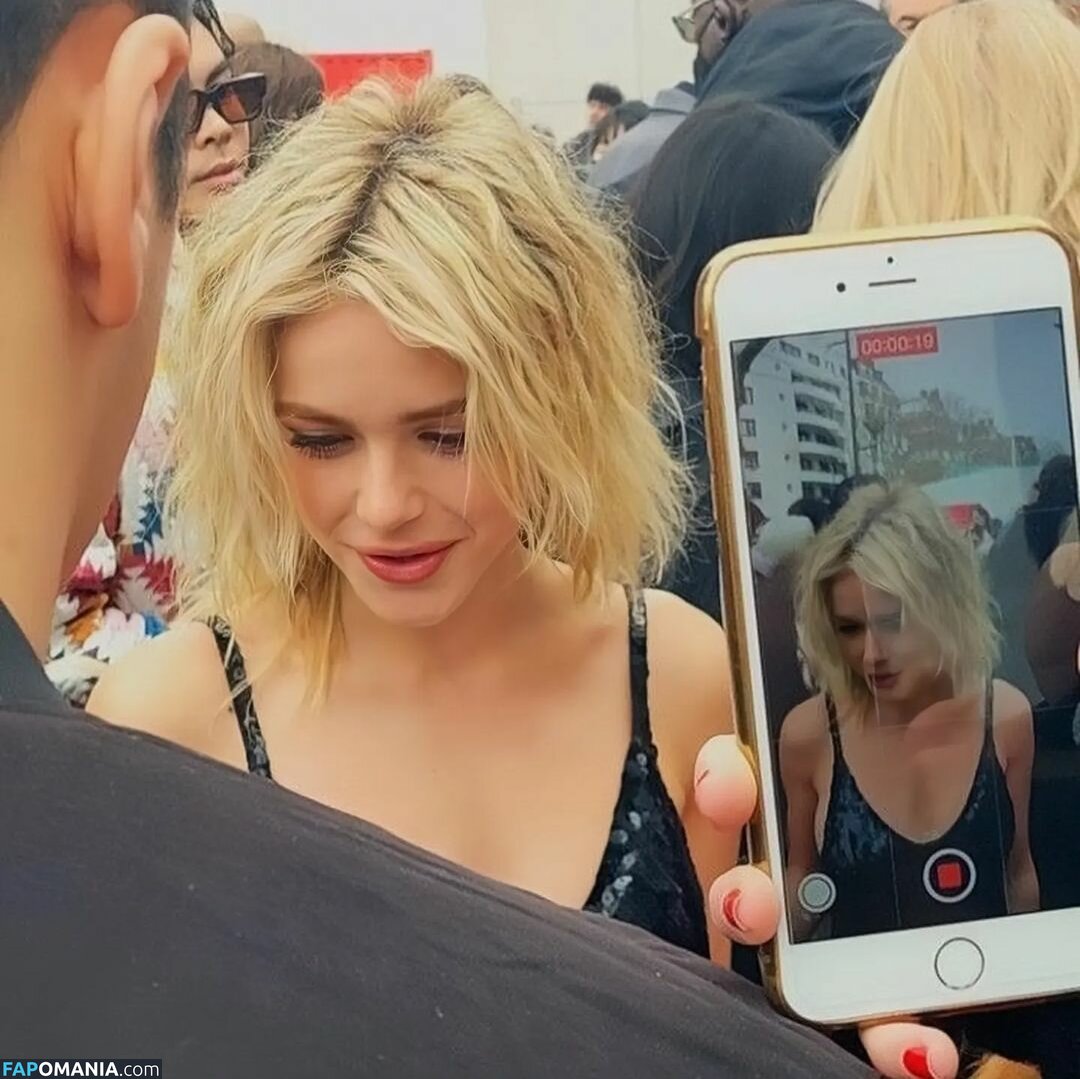 AdventuresSabrina / Kiernan Shipka / kiernanshipka Naken OnlyFans  Läckta Foto #496