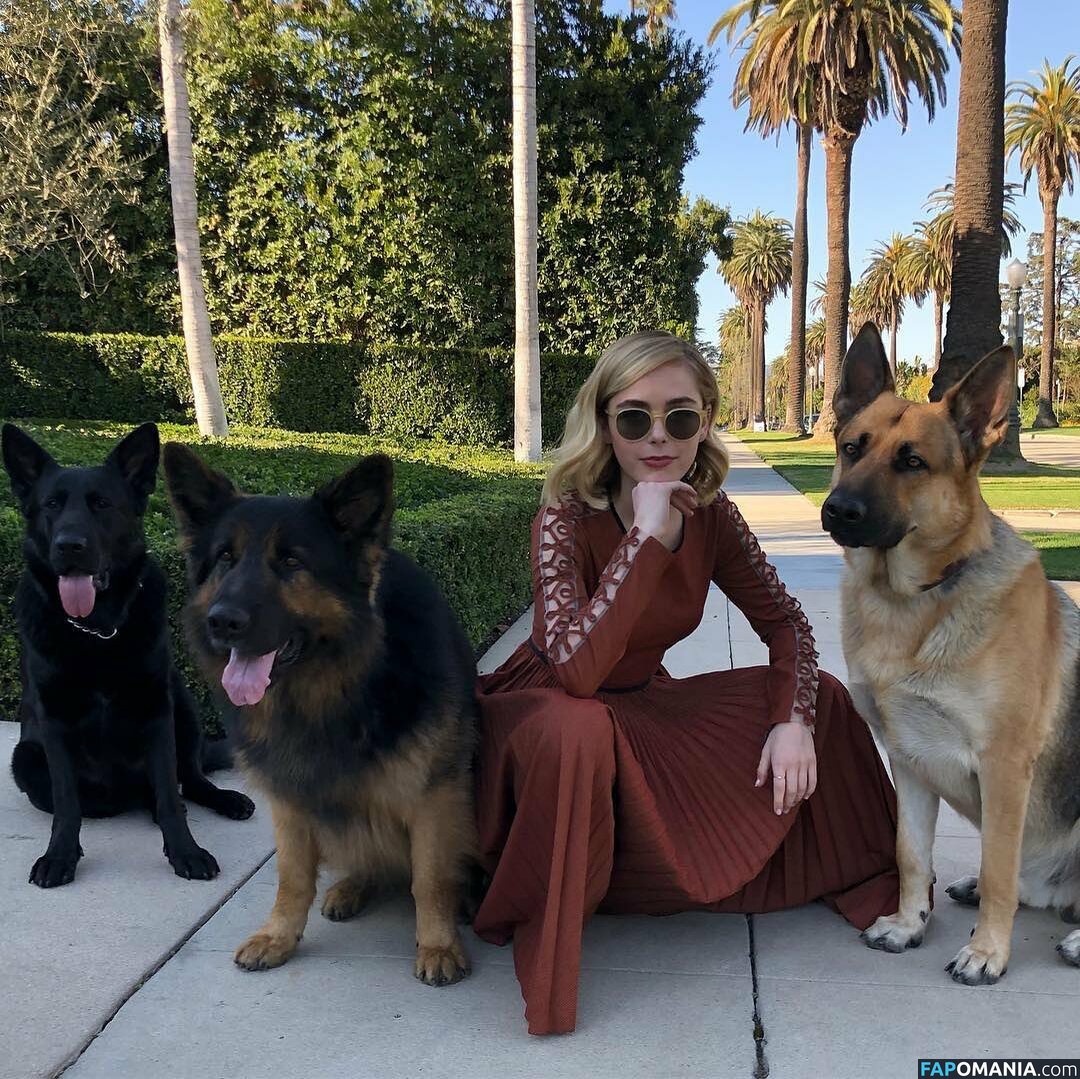 AdventuresSabrina / Kiernan Shipka / kiernanshipka Naken OnlyFans  Läckta Foto #656