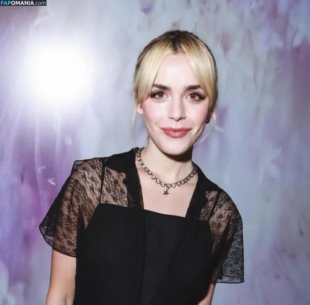 AdventuresSabrina / Kiernan Shipka / kiernanshipka Naken OnlyFans  Läckta Foto #869