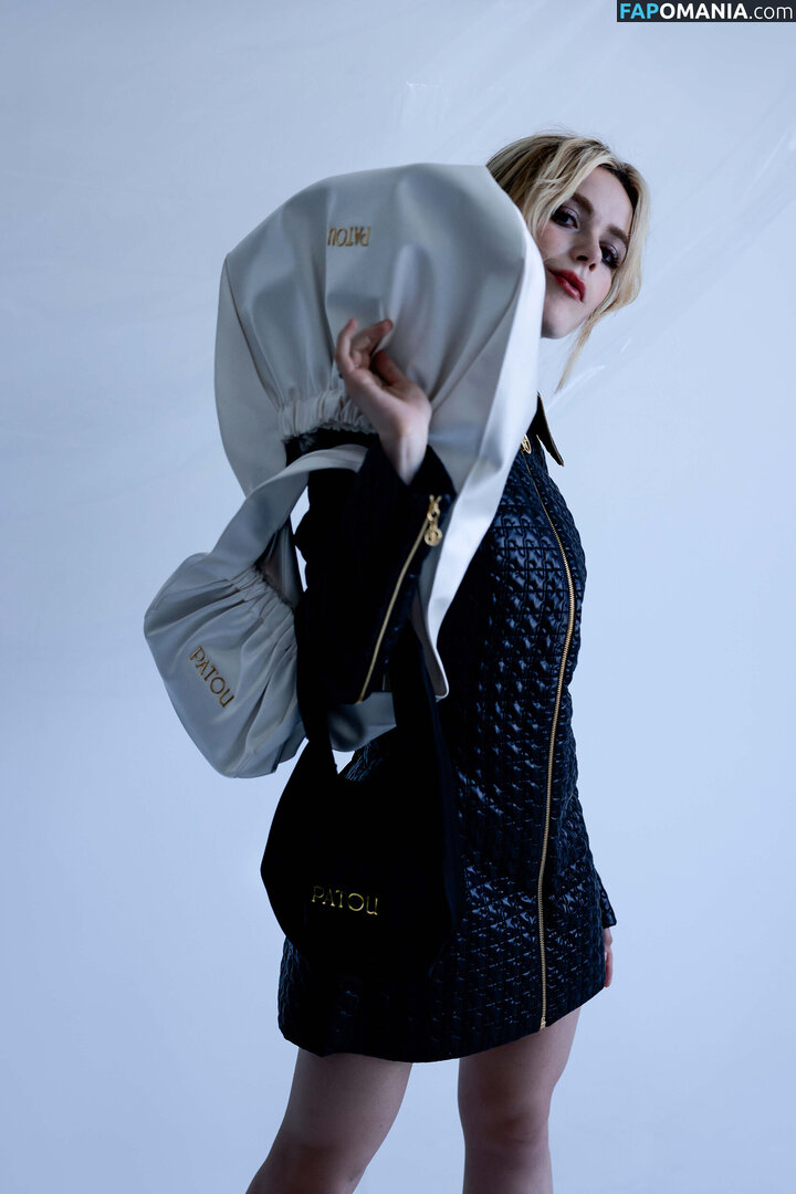 AdventuresSabrina / Kiernan Shipka / kiernanshipka Naken OnlyFans  Läckta Foto #1532