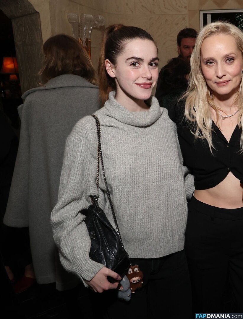 AdventuresSabrina / Kiernan Shipka / kiernanshipka Naken OnlyFans  Läckta Foto #1551