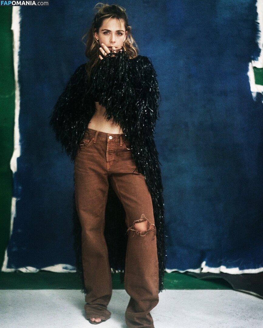 AdventuresSabrina / Kiernan Shipka / kiernanshipka Naken OnlyFans  Läckta Foto #1554