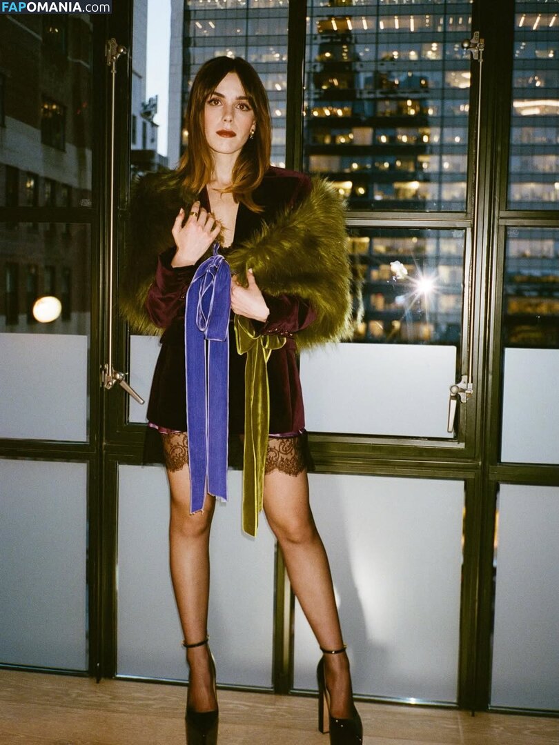 AdventuresSabrina / Kiernan Shipka / kiernanshipka Naken OnlyFans  Läckta Foto #1567