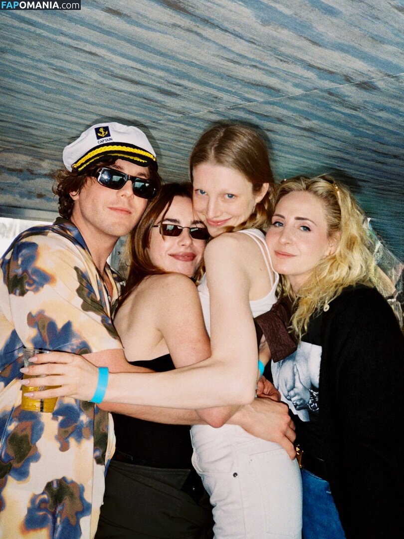 AdventuresSabrina / Kiernan Shipka / kiernanshipka Naken OnlyFans  Läckta Foto #1579
