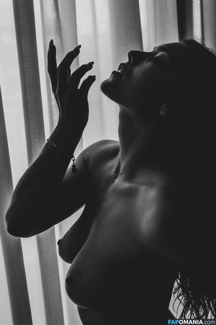 Kimkah / Kimkardhashish / Kimpoossyble / laurakimka Naken OnlyFans  Läckta Foto #13