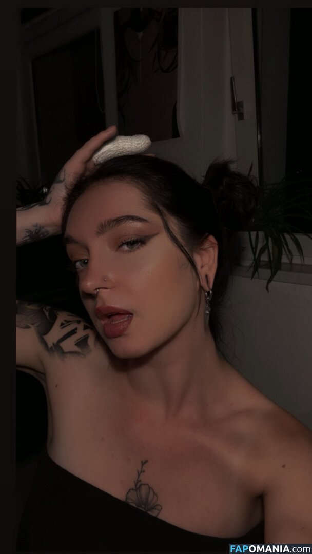 Kiras_note / Namiiii_Swaaaan / kirajulie Naken OnlyFans  Läckta Foto #1