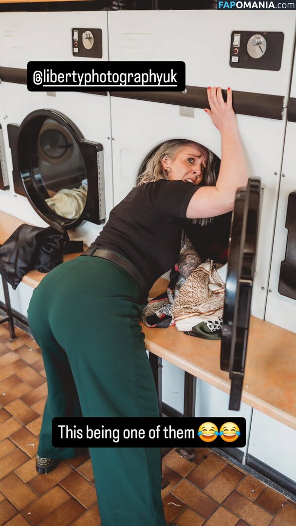KneeDeepInLife / Laura Belbin / knee_deep_in_life Naken OnlyFans  Läckta Foto #1