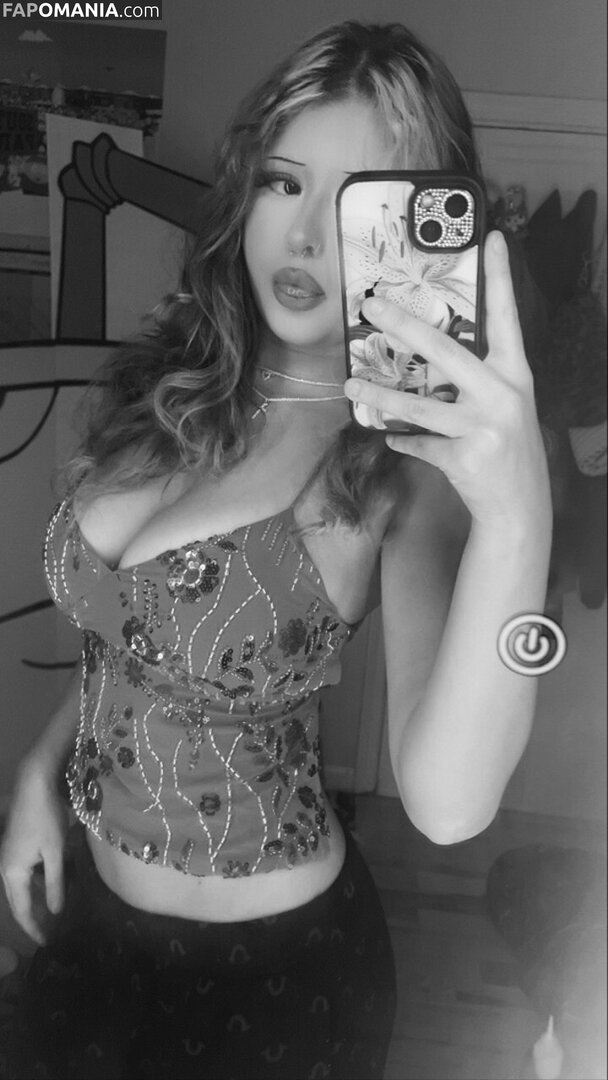 kttygrrlz / lvrrzu / mastershakelvrz Naken OnlyFans  Läckta Foto #1