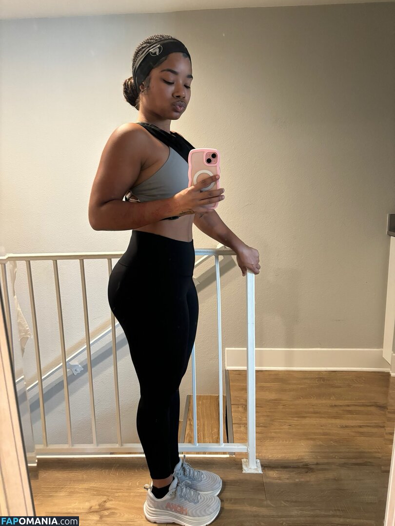 Kyylareneee / kurlykyy / kurrlyyy / kyylarenee Naken OnlyFans  Läckta Foto #4