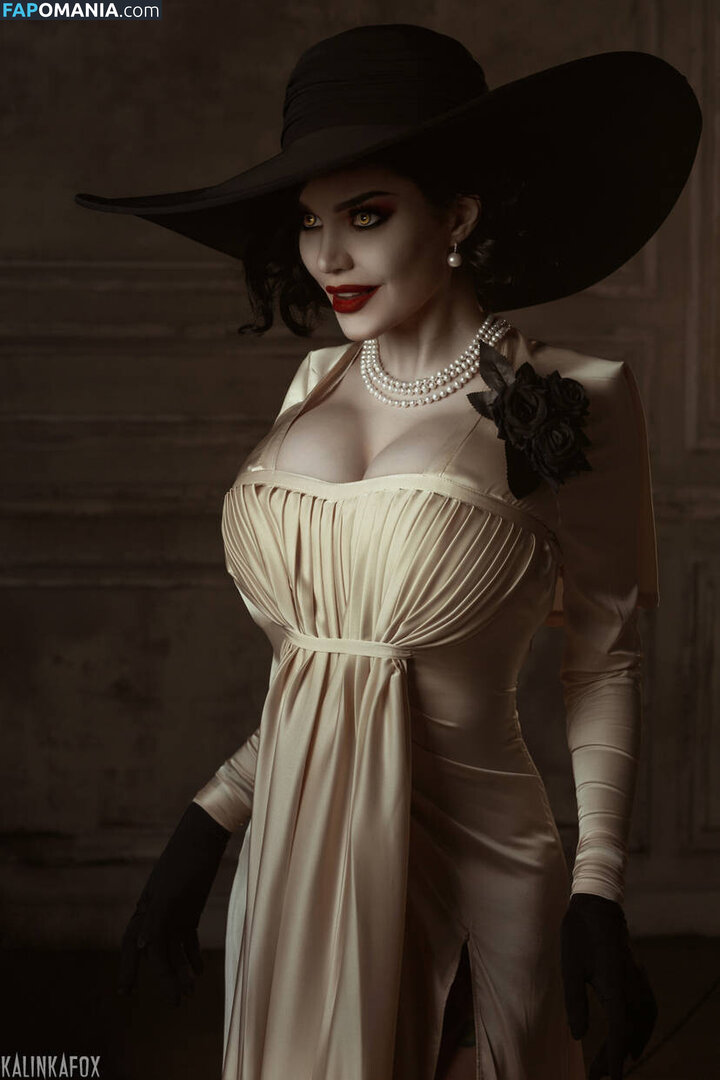 Alcina Dimitrescu and Bela Dimitrescu / Cassandra Dimitrescu / Daniela Dimitrescu / Lady Dimitrescu / ladydumitrescu Naken OnlyFans  Läckta Foto #2