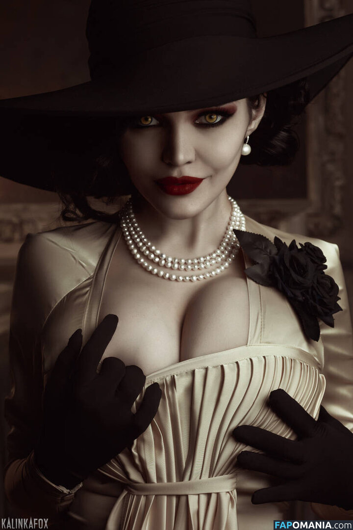 Alcina Dimitrescu and Bela Dimitrescu / Cassandra Dimitrescu / Daniela Dimitrescu / Lady Dimitrescu / ladydumitrescu Naken OnlyFans  Läckta Foto #3