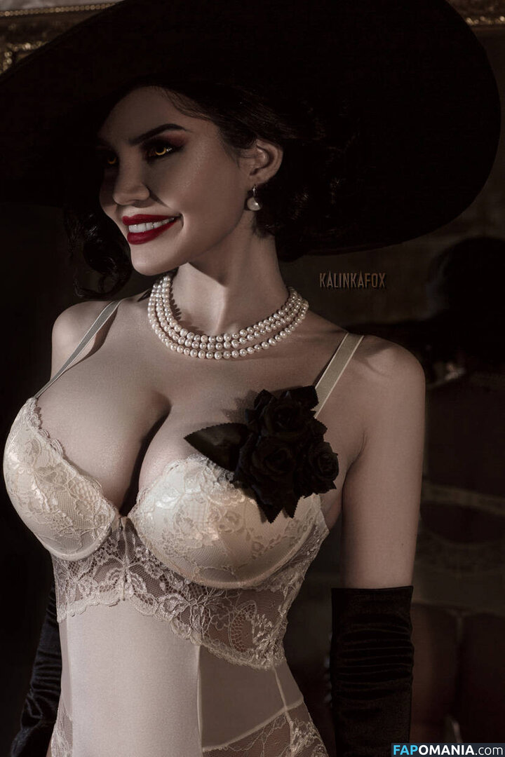Alcina Dimitrescu and Bela Dimitrescu / Cassandra Dimitrescu / Daniela Dimitrescu / Lady Dimitrescu / ladydumitrescu Naken OnlyFans  Läckta Foto #8