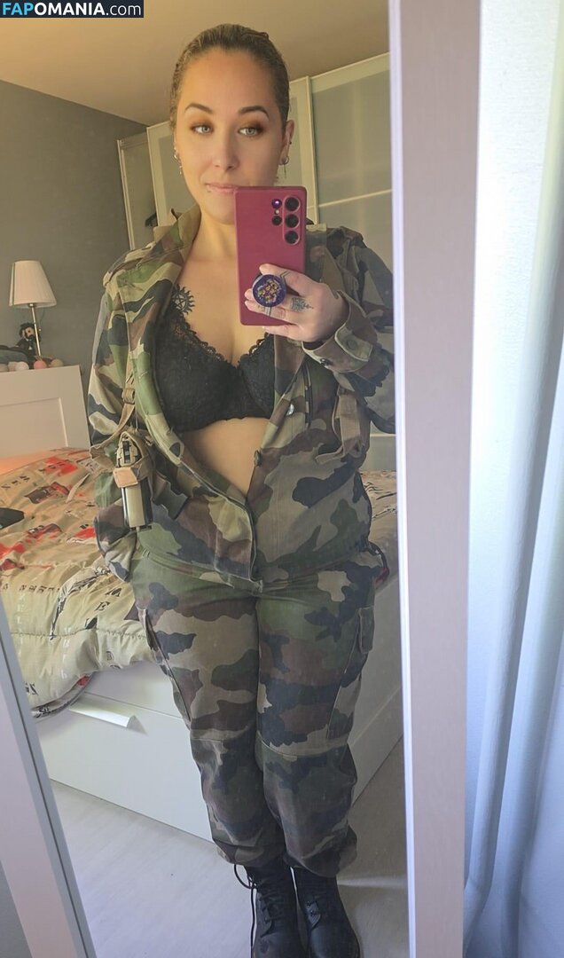 lariarussell / ryanfirst1 Naken OnlyFans  Läckta Foto #11