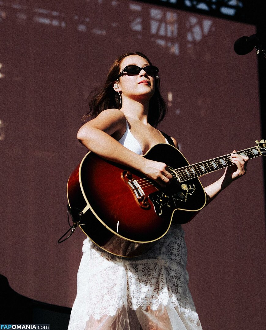 Laufey Lin / laufey Naken OnlyFans  Läckta Foto #109