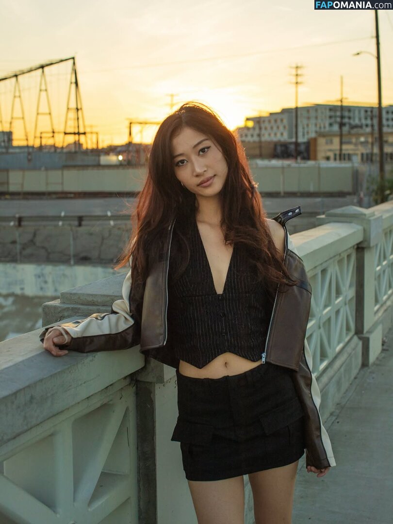 Famous Asian tiktoker / Leenda Dong / leendadong / leendaphotodumps Naken OnlyFans  Läckta Foto #1