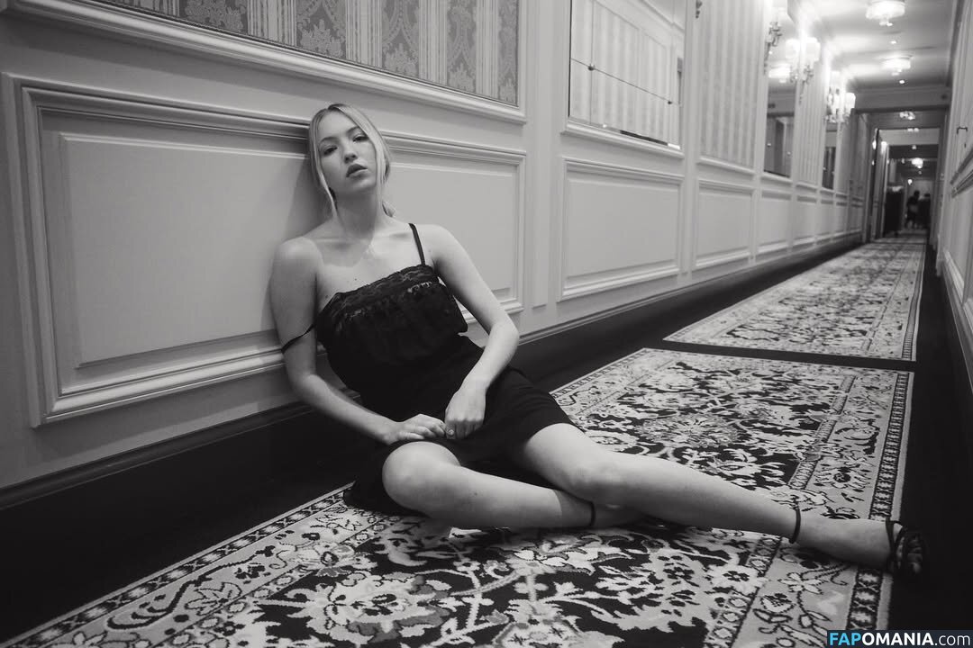 Lila Grace Moss Hack / https: Naken OnlyFans  Läckta Foto #8