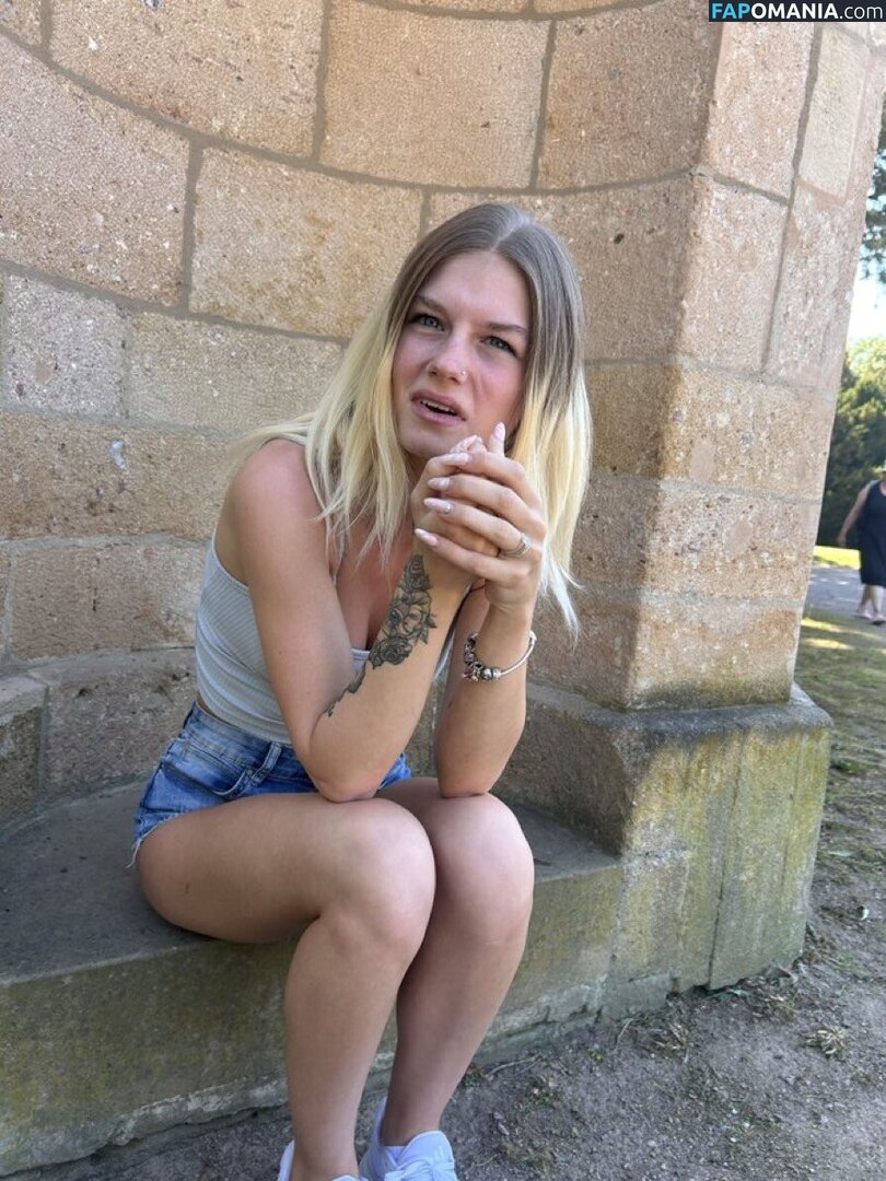 Lilyschote / lilyschote.official Naken OnlyFans  Läckta Foto #2