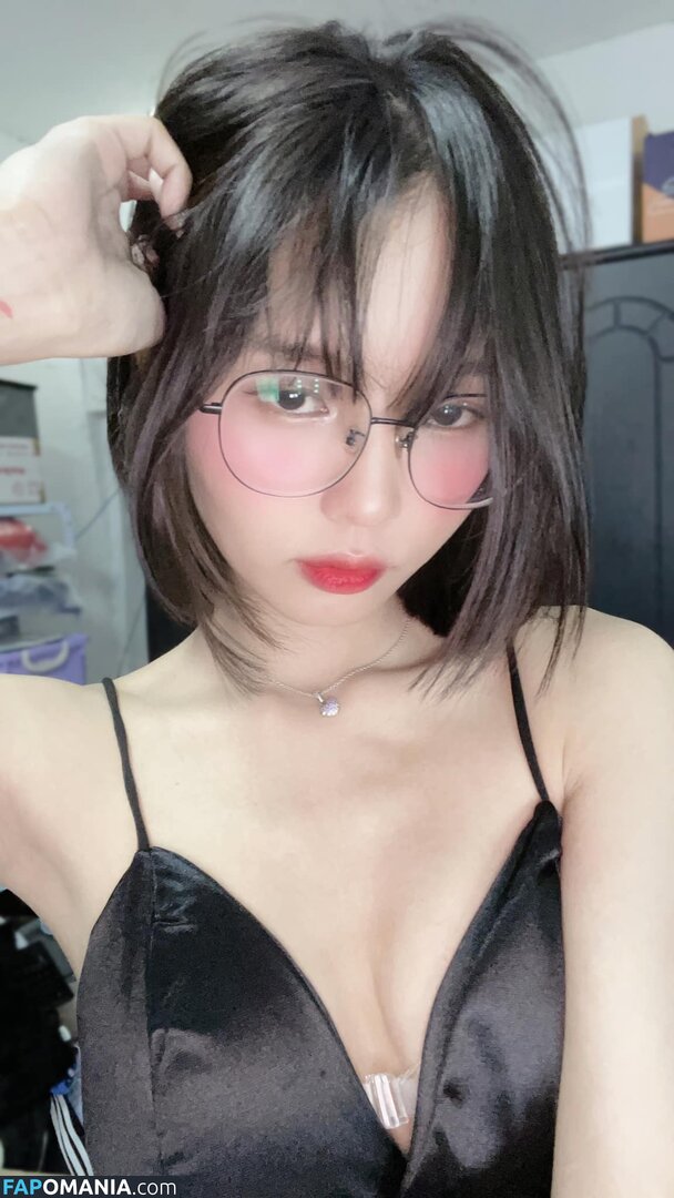 Lilith / Lou Aenlle / llthidk Naken OnlyFans  Läckta Foto #1