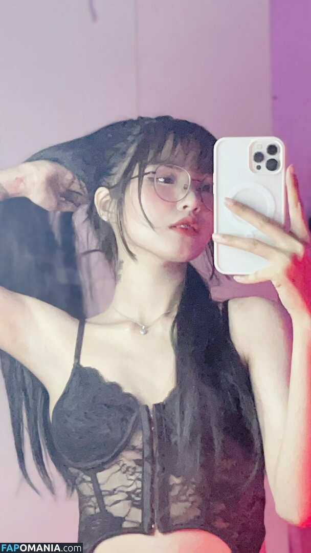 Lilith / Lou Aenlle / llthidk Naken OnlyFans  Läckta Foto #12