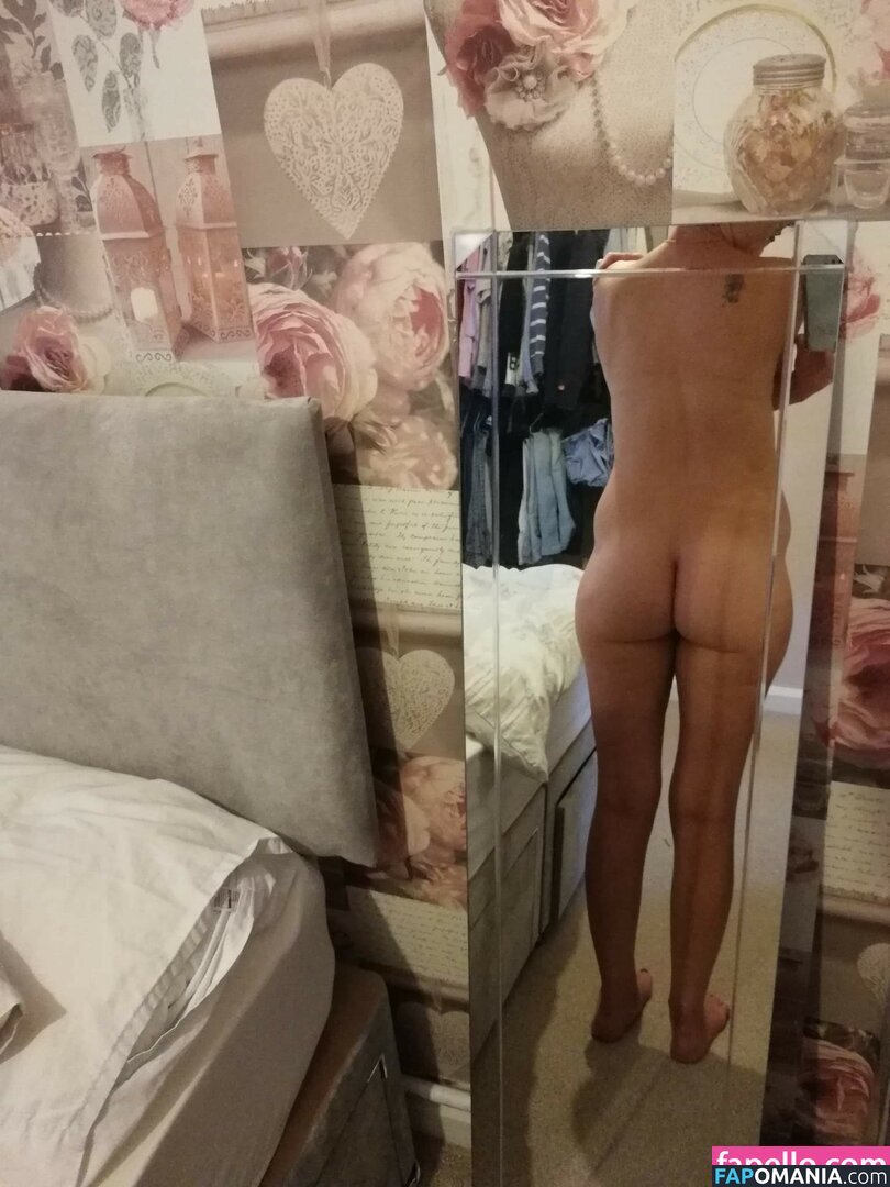 Lyl_24 / layla_24 Naken OnlyFans  Läckta Foto #3