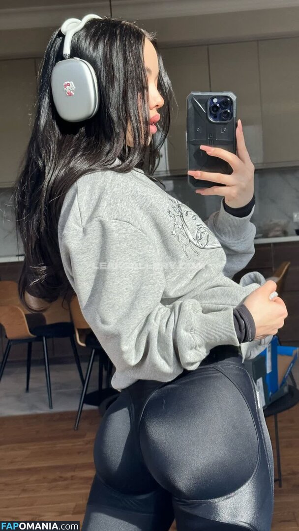 lyna_com2000 Naken OnlyFans  Läckta Foto #3