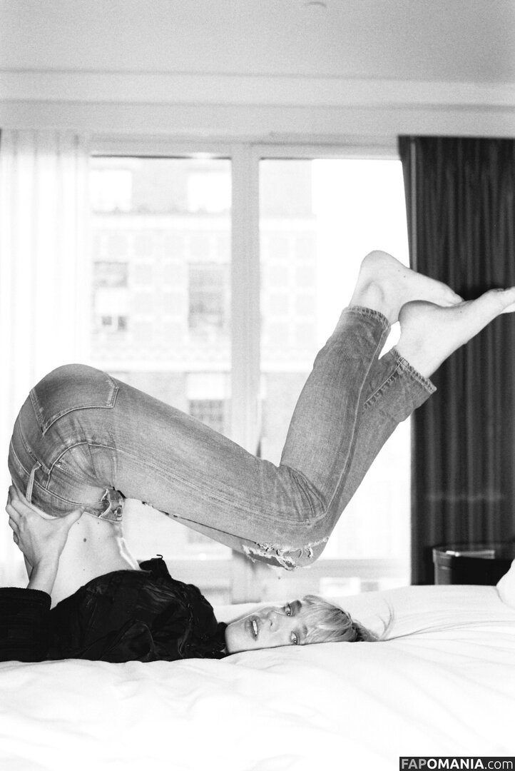 Mackenzie Davis Naken OnlyFans  Läckta Foto #8