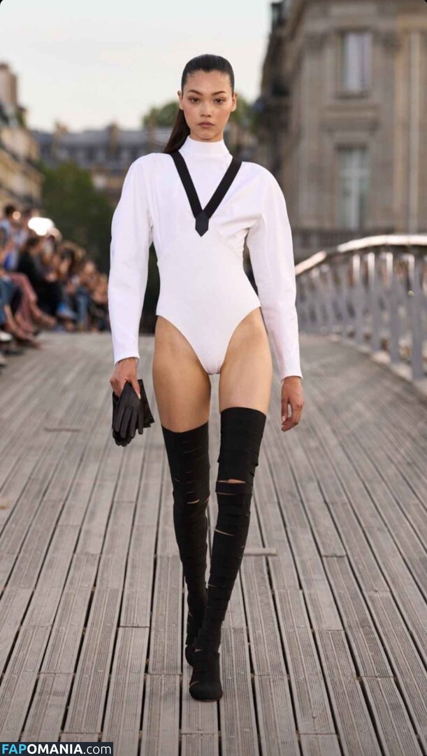 Mika Schneider / mikaschndr Naken OnlyFans  Läckta Foto #1