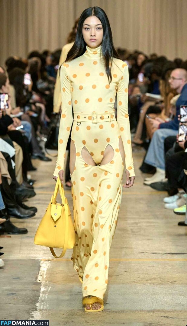 Mika Schneider / mikaschndr Naken OnlyFans  Läckta Foto #6