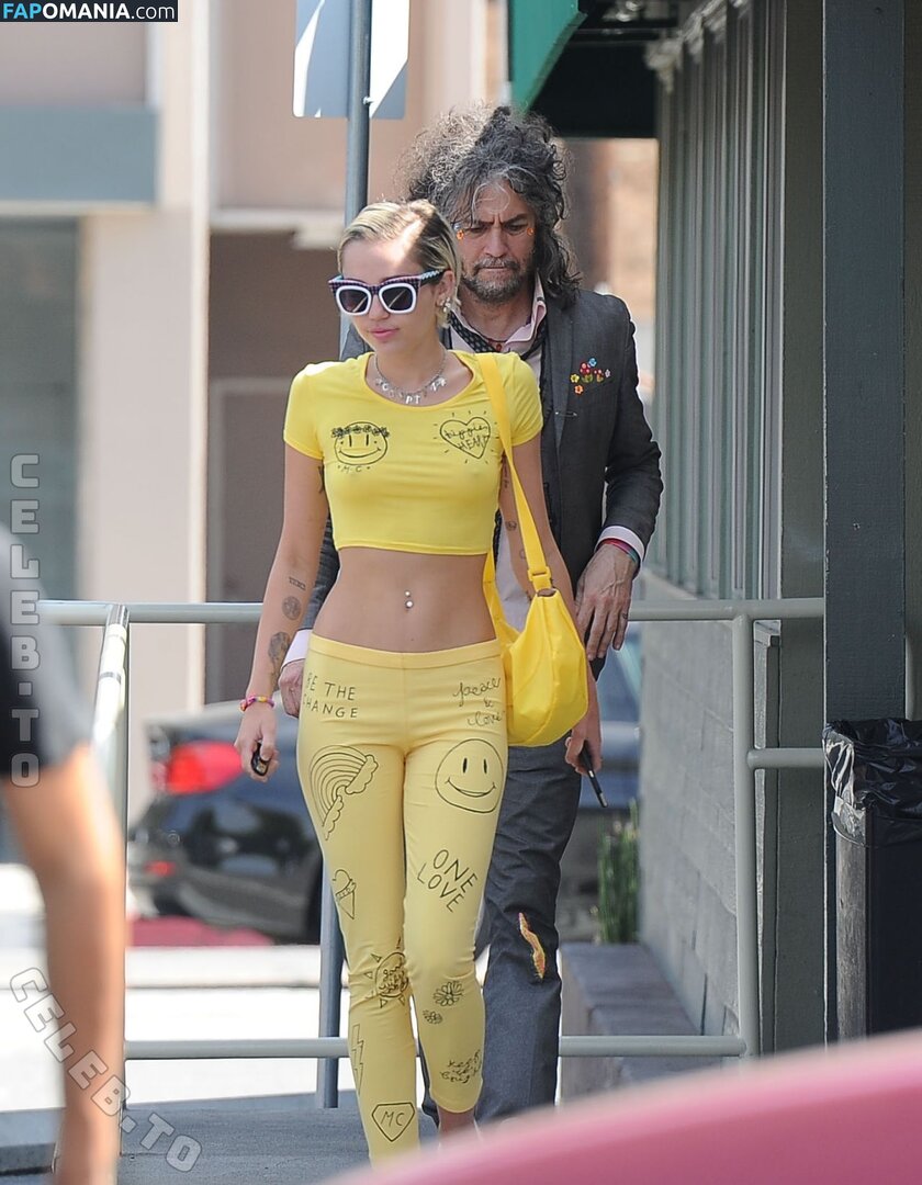 Miley Cyrus / https: / mileycyrus Naken OnlyFans  Läckta Foto #1