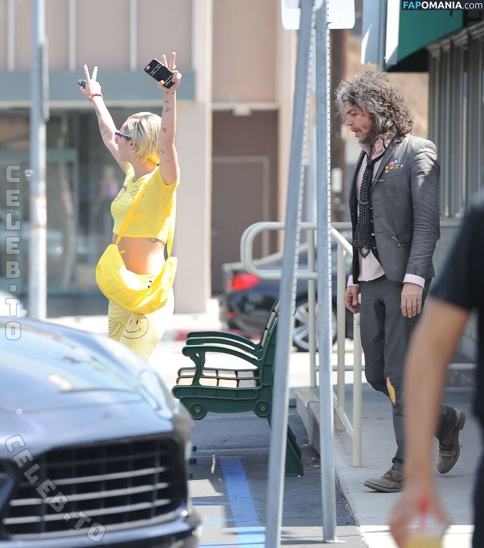 Miley Cyrus / https: / mileycyrus Naken OnlyFans  Läckta Foto #4