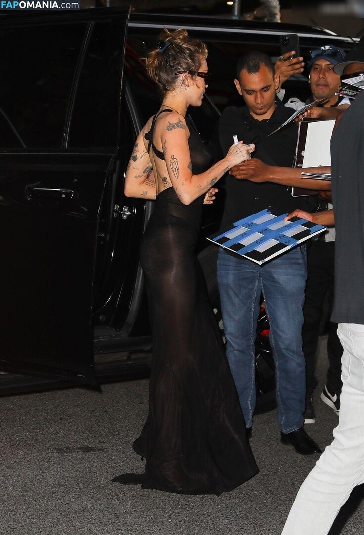 Miley Cyrus / https: / mileycyrus Naken OnlyFans  Läckta Foto #20