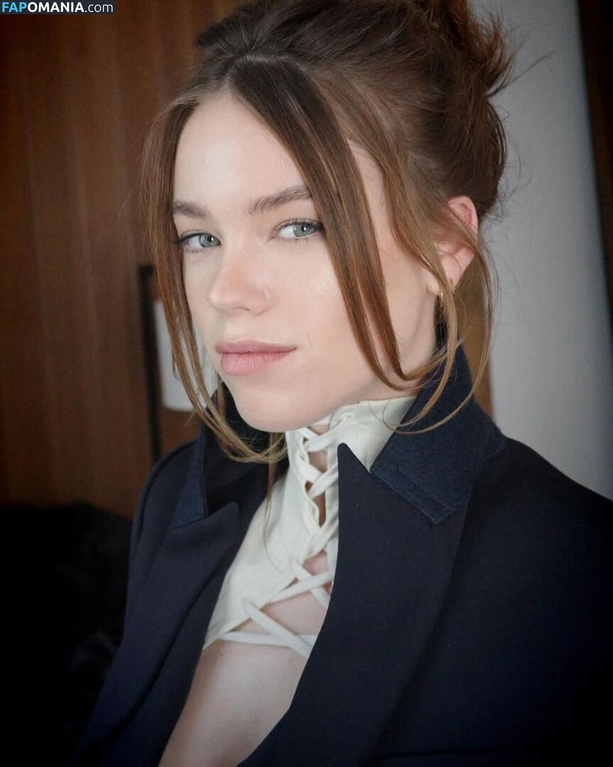 Milly Alcock / https: / millyalcock Naken OnlyFans  Läckta Foto #313