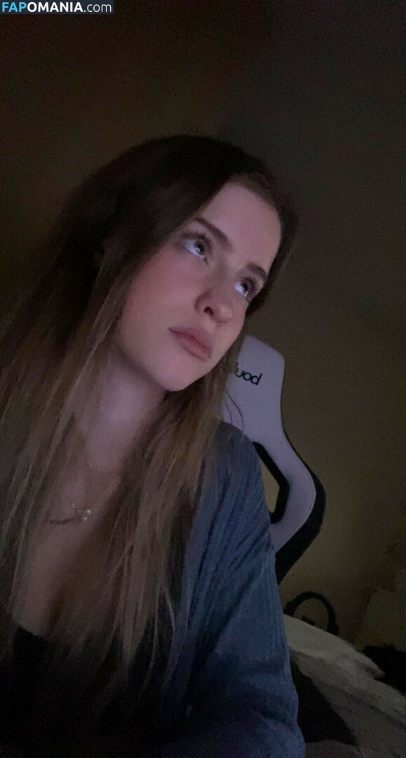 Mira Szalma / https: / mira.004 Naken OnlyFans  Läckta Foto #1