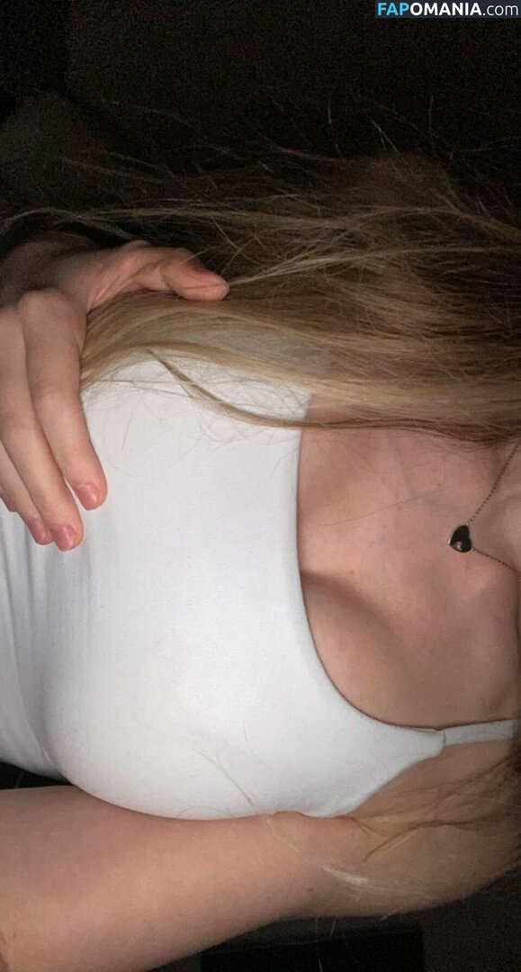 Mira Szalma / https: / mira.004 Naken OnlyFans  Läckta Foto #8