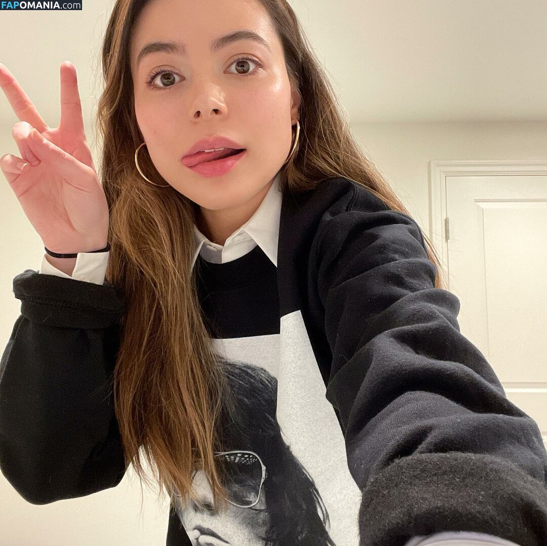 Miranda Cosgrove / MirandaCosgrove / onlyfanssz Naken OnlyFans  Läckta Foto #59
