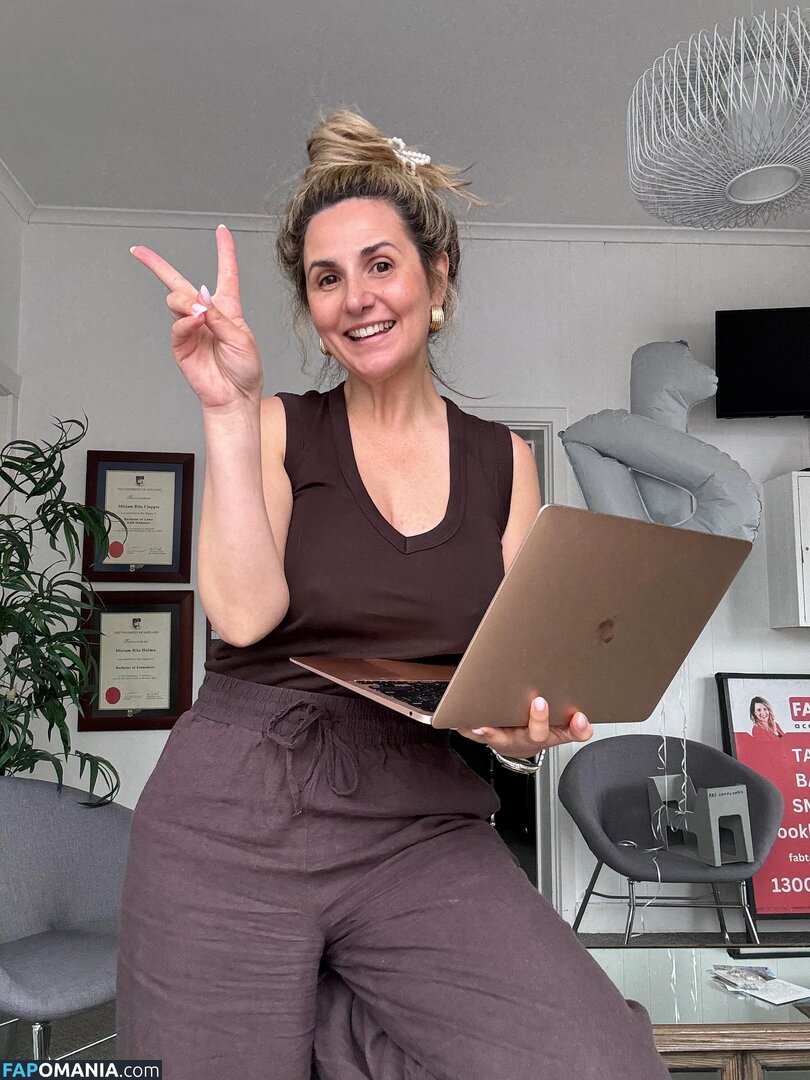 MILF Online Accountant / Miriam Holme / miriamholme Naken OnlyFans  Läckta Foto #8