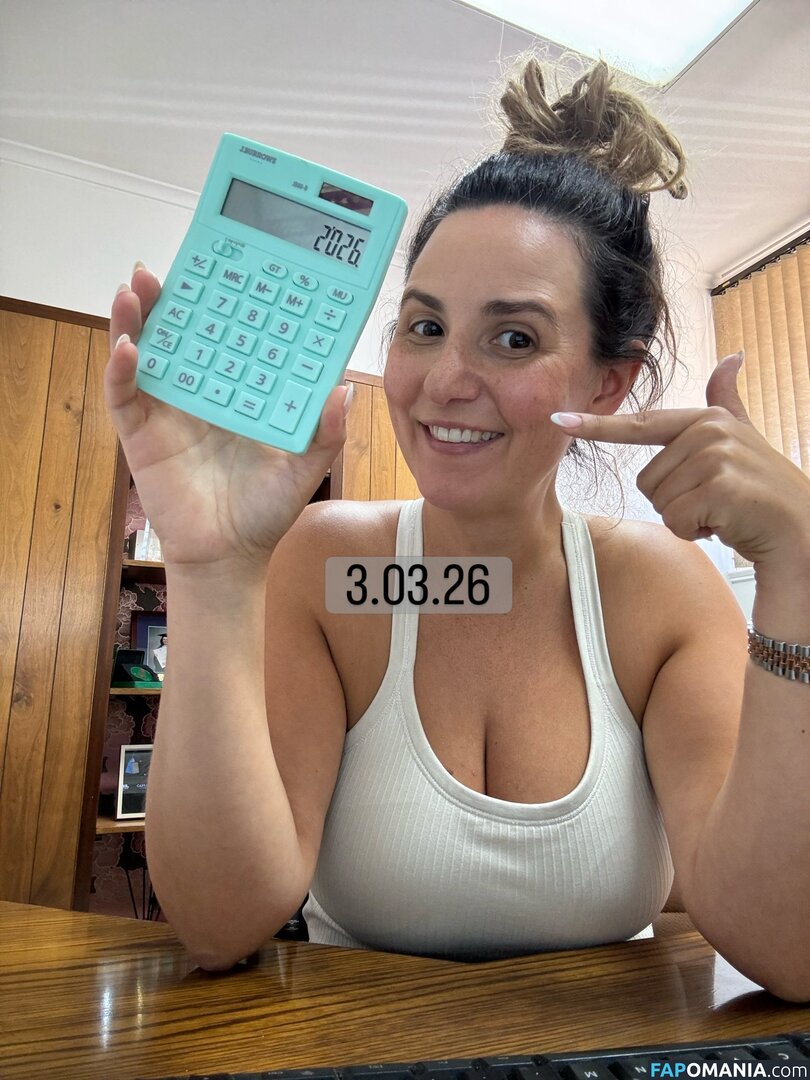 MILF Online Accountant / Miriam Holme / miriamholme Naken OnlyFans  Läckta Foto #18