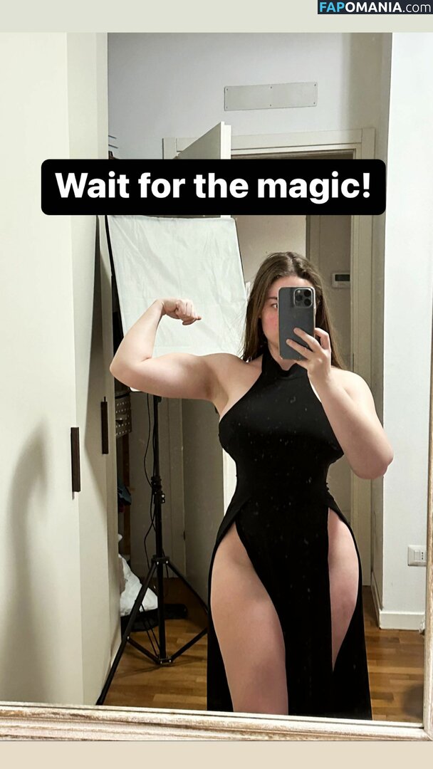 Giulia Valeriani / moonchild_77 / moonchild_777 Naken OnlyFans  Läckta Foto #9