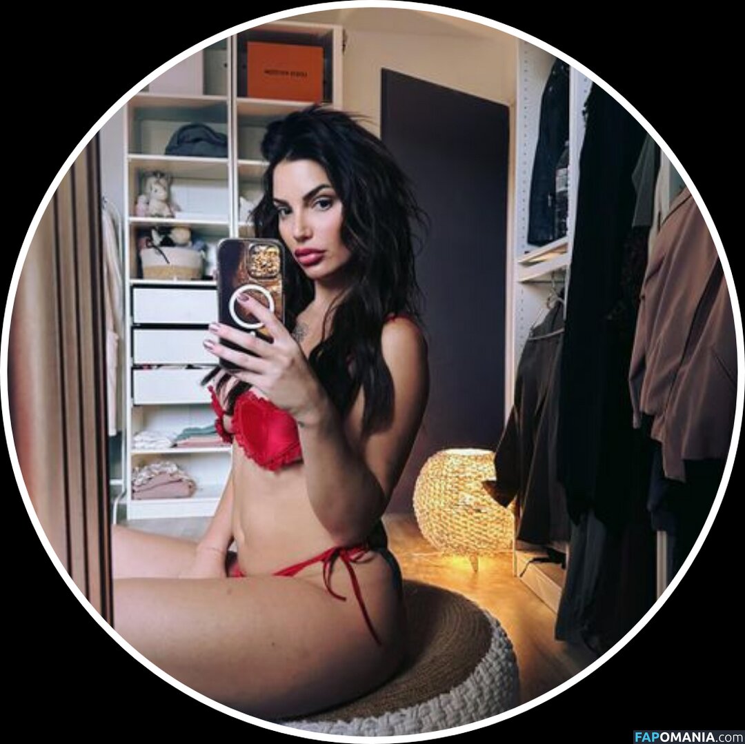 Nadège Lacroix Naken OnlyFans  Läckta Foto #6